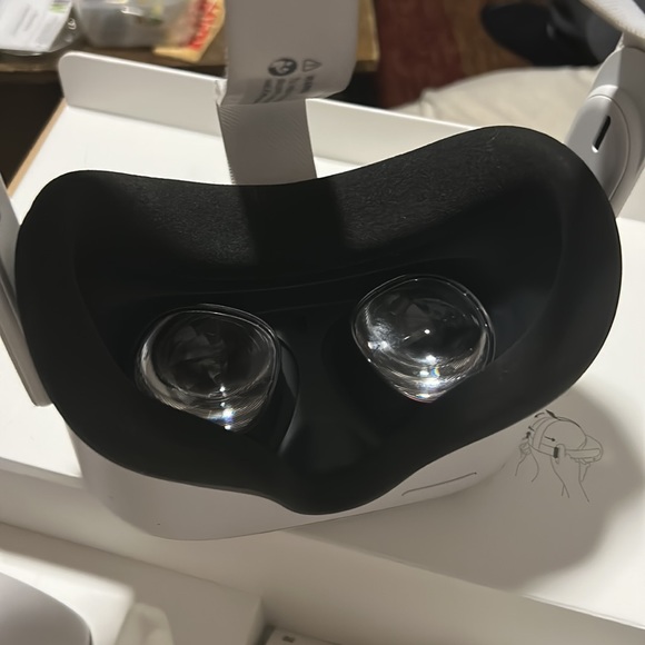 Oculus MetaQuest 2 - Picture 4 of 5